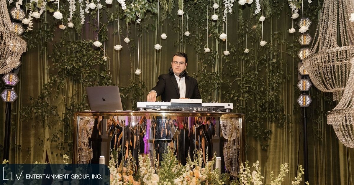 The Cost of a Wedding Band vs DJ (photo 4)