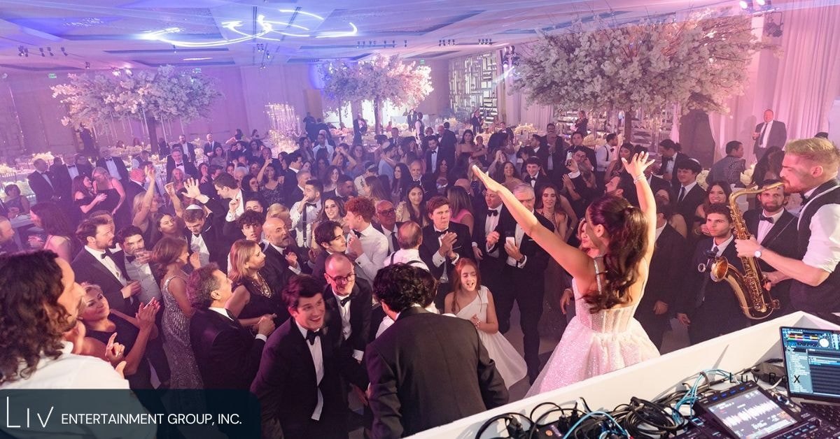 Rock and Roll Wedding Music for an Epic Celebration (photo 7)
