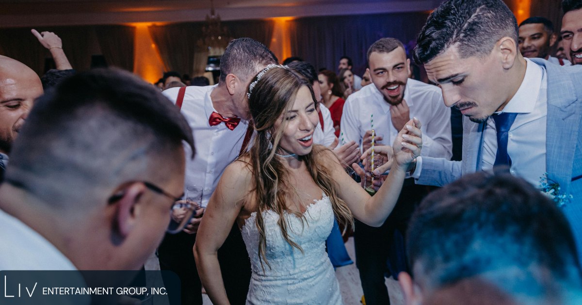 What to Do at a Wedding Reception (photo 2)