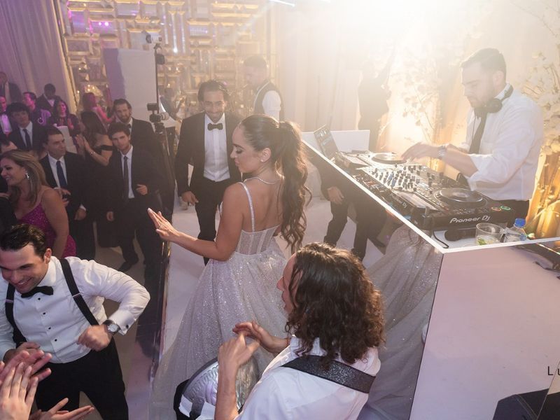 Should I Get a DJ or Live Band for My Wedding?