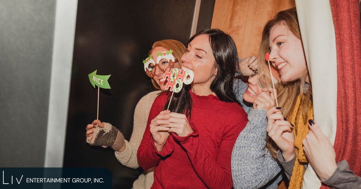 Holiday-Themed Photo Booth With Props